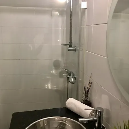 Tejos House בית הארחה *