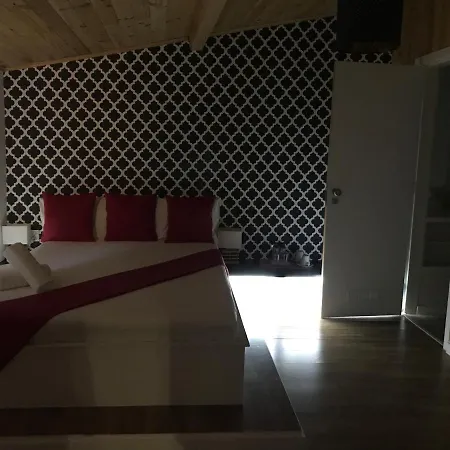 בית הארחה Tejos House אלמאדה