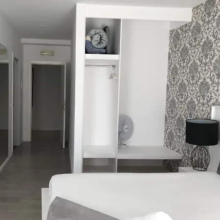 Tejos House בית הארחה *